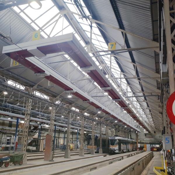 Hall industriel, entrepôt de stockage, hangar